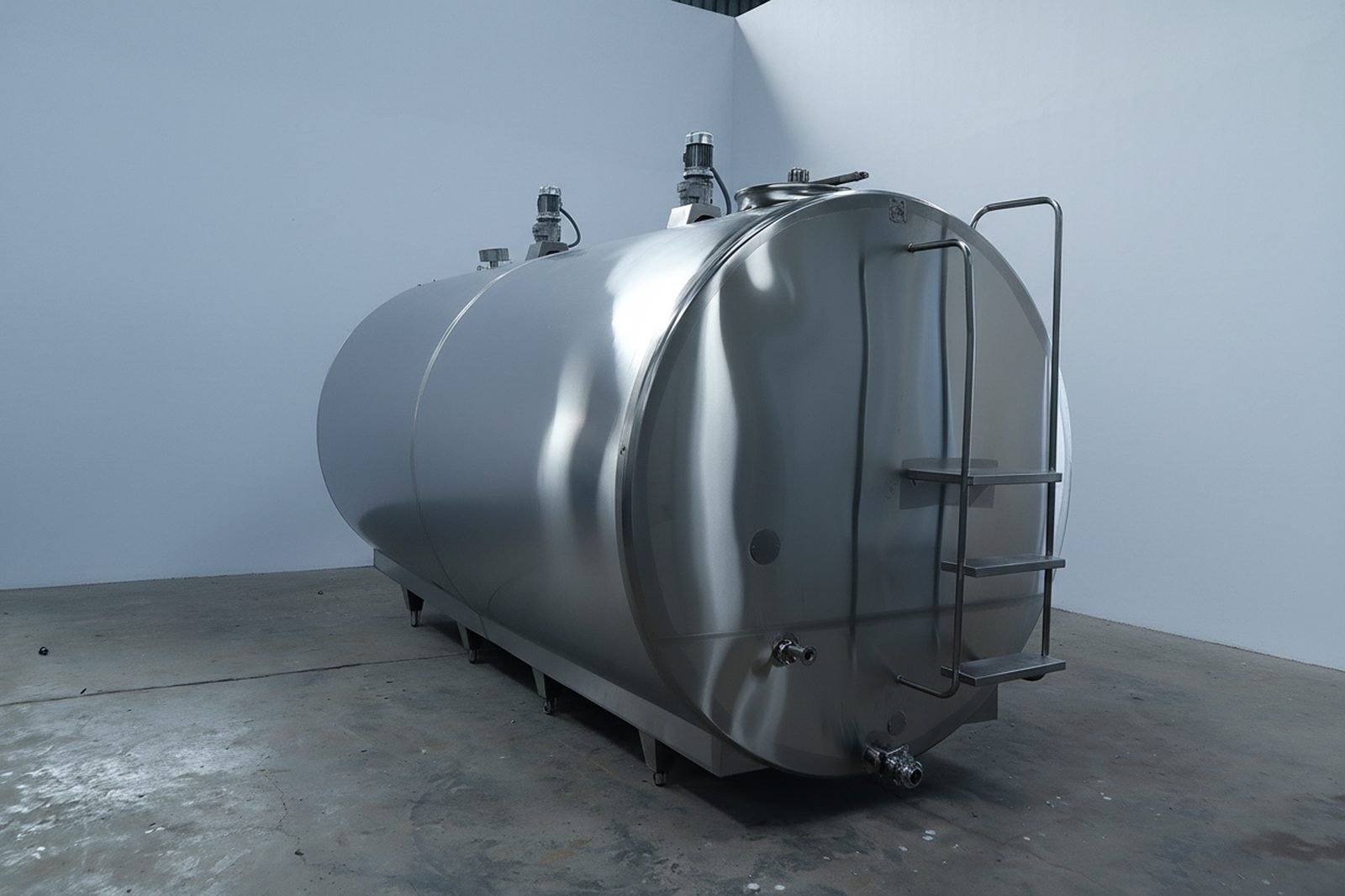 10000L Closed Type — Photo 2